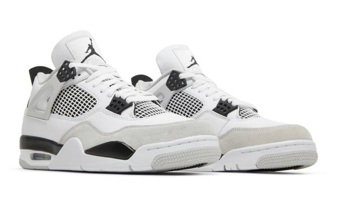 Air Jordan Retro 4 ‘Military Black’