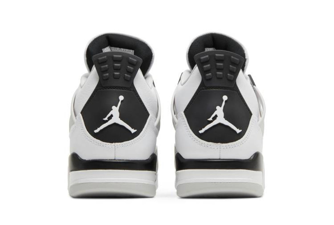 Air Jordan Retro 4 ‘Military Black’