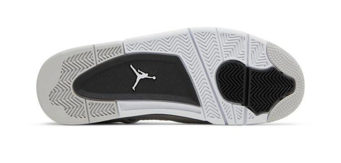 Air Jordan Retro 4 ‘Military Black’