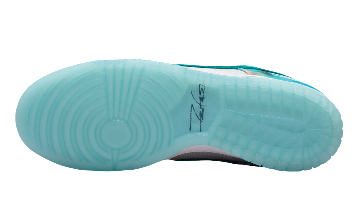 Futura Laboratories x Nike SB Dunk Low